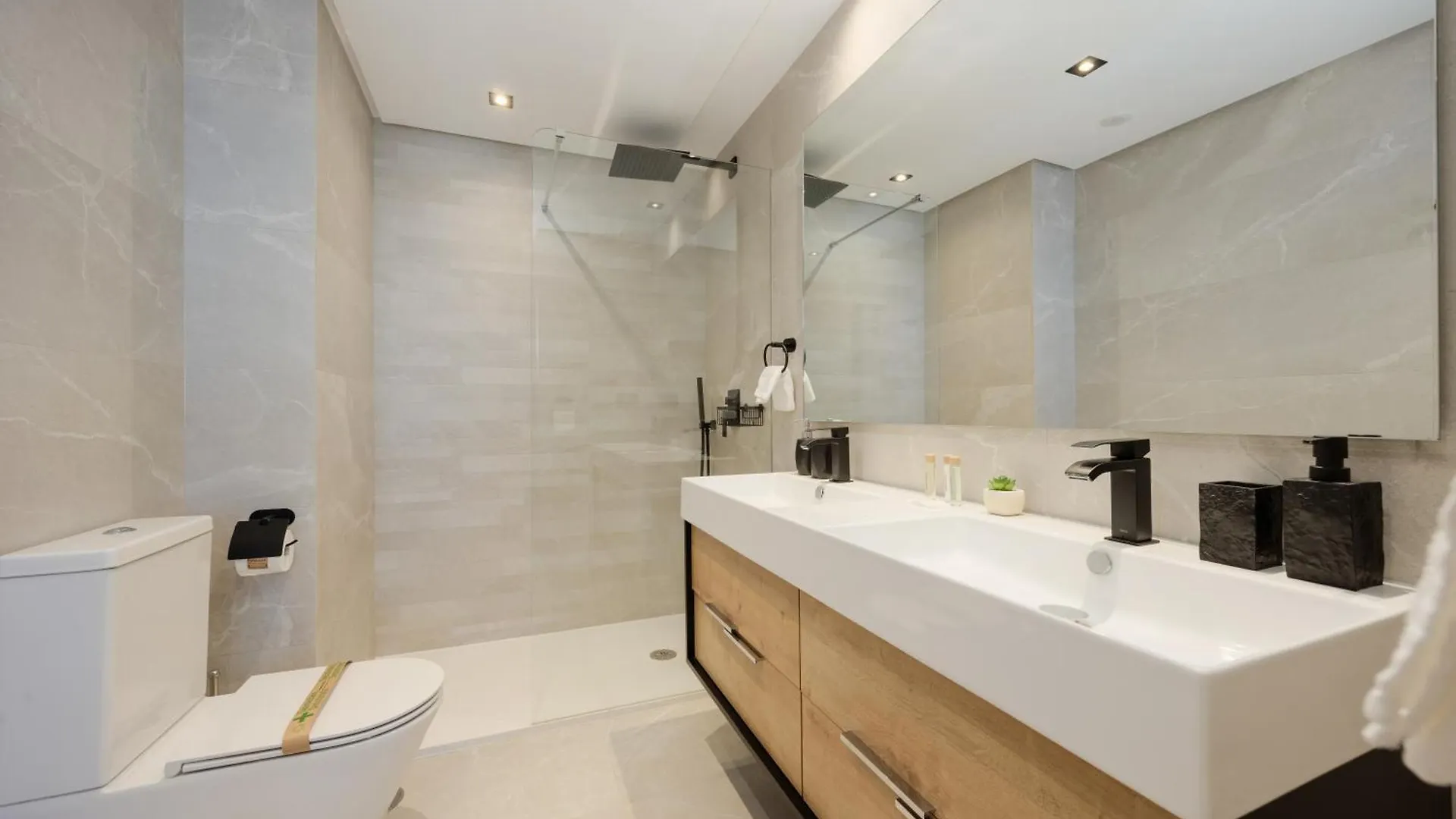 Apartman Modern Penthouse With Two Terraces, Jacuzzi And Sea, Lake And Mountain Views, In Almazara Hills Istán Spanyolország