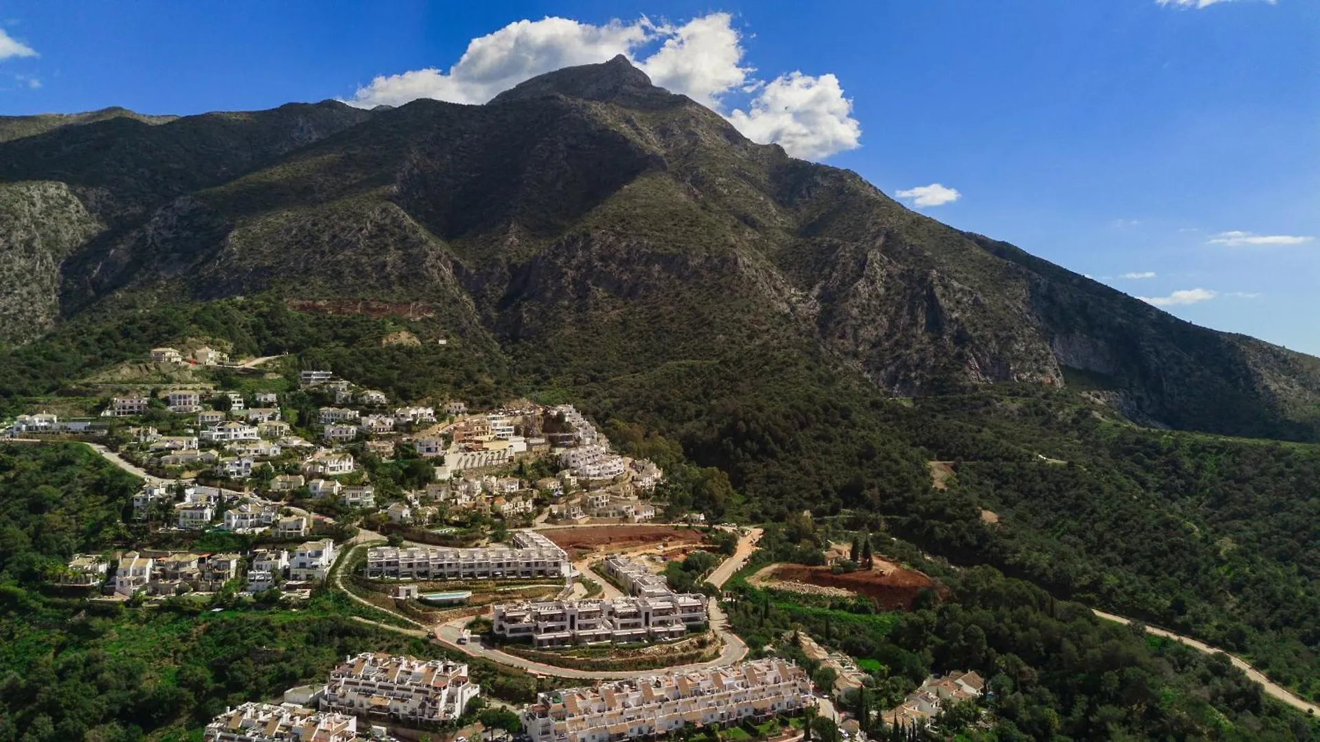 Apartament Modern Penthouse With Two Terraces, Jacuzzi And Sea, Lake And Mountain Views, In Almazara Hills Istán