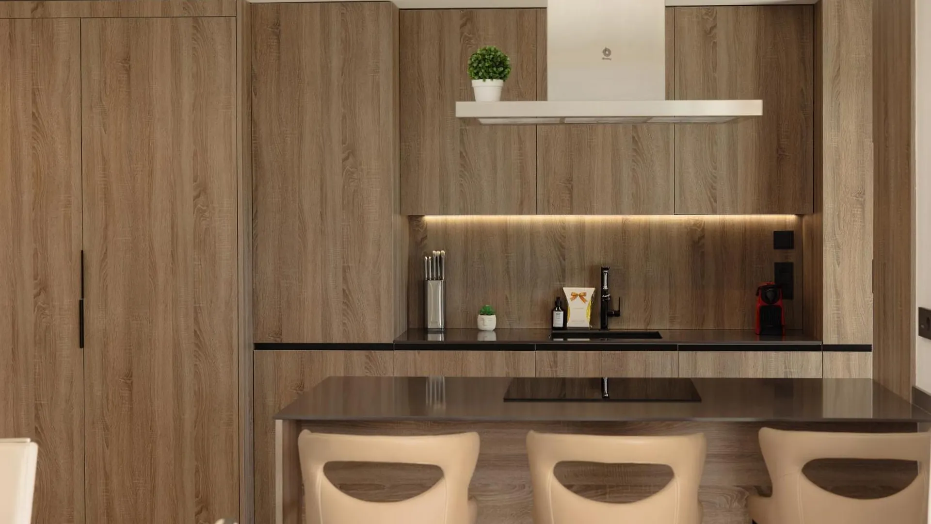 Modern Penthouse With Two Terraces, Jacuzzi And Sea, Lake And Mountain Views, In Almazara Hills Istán Spanyolország